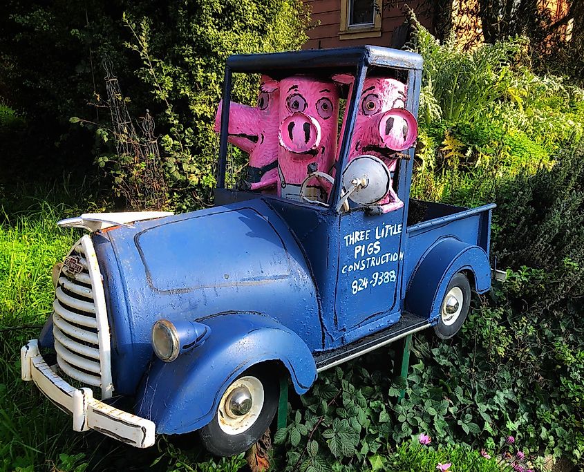 One of Patrick Amiot's junk art on Florence Avenue, Sebastopol, California