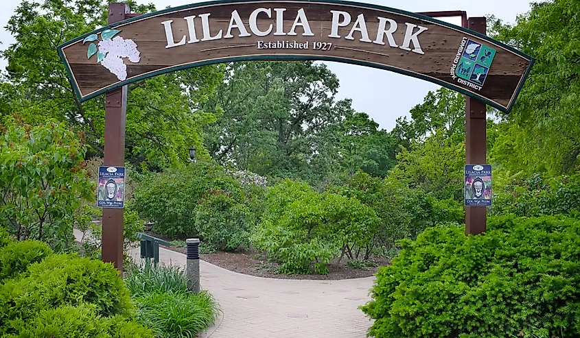 Lilacia Park entrance sign in Lombard, Illinois