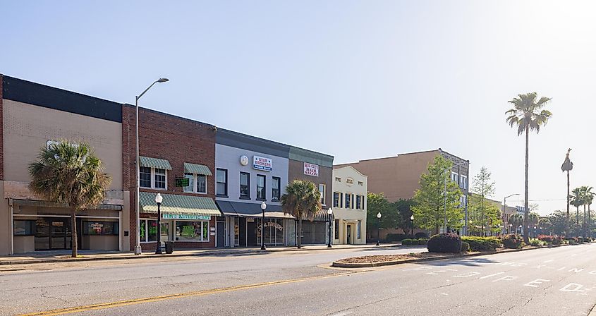 The old business district on Broad Ave, via Roberto Galan / Shutterstock.com