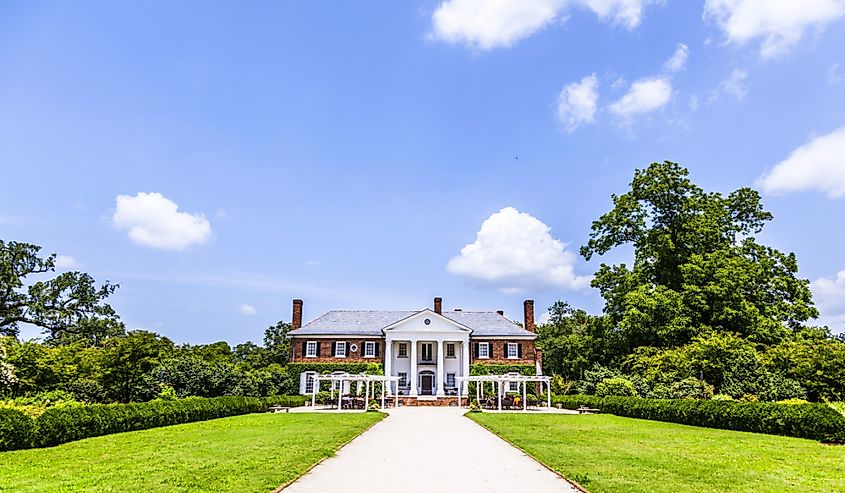 Boone Hall Plantation and Gardens in Mount Pleasant, USA. The House was built in 1933 in colonial revival style and is listed in the Register of Historic places.