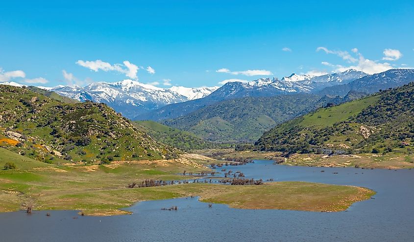 scenic lake Kaweah in three rivers at the entrance of Sequoia national park