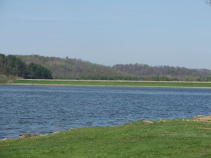 A view of Tappan Lake, Ohio. Image Credit: Brian Rawson-Ketchum from Springfield, MI, US, via Wikimedia Commons
