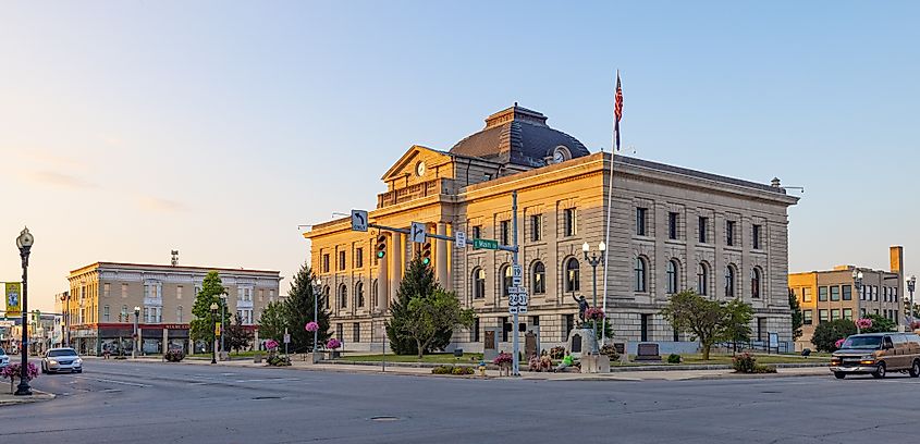 The Miami County Courthouse in Peru, Indiana. (Editorial credit: Roberto Galan / Shutterstock.com.)