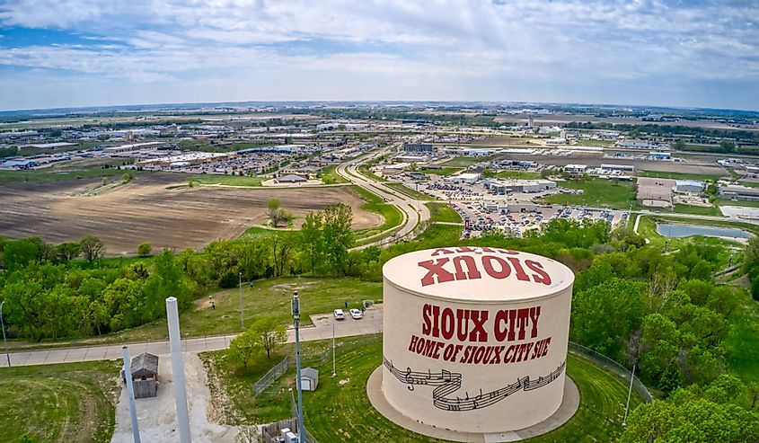 Су-Сити - крупный город на границе штатов Айова, Небраска, Южная Дакота, Су-Сити
