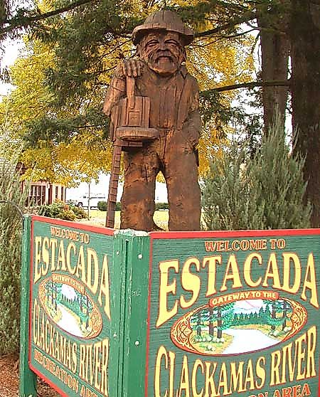 Wooden statue - Estacada, Oregon (The original uploader was Decumanus at English Wikipedia., CC BY-SA 3.0 <https://creativecommons.org/licenses/by-sa/3.0/>, via Wikimedia Commons)