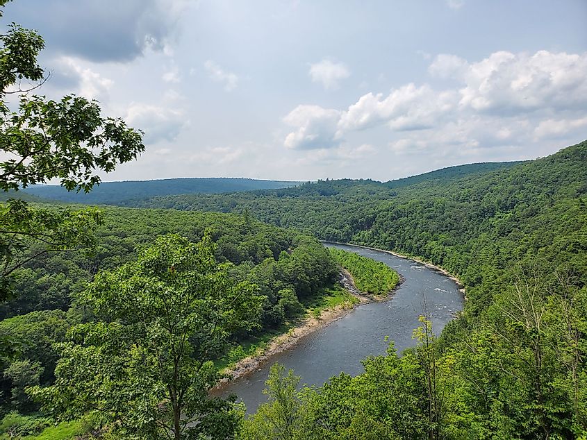 Delaware River bend at Catskill Mountains