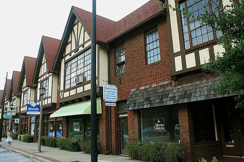Downtown Avondale Estates, Georgia. Image credit: Aprabhu, CC BY-SA 3.0, via Wikimedia Commons.