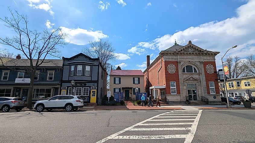 Streetscape of Farnsworth Avenue in downtown Bordentown