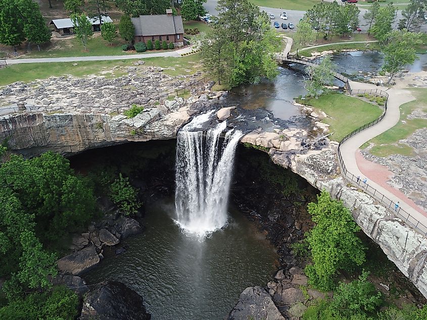 Spectacular view of the Noccalula Falls, Gadsden, Alabama