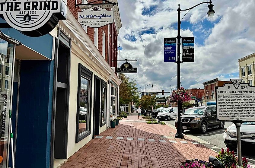 Downtown Wytheville is fun to walk. Image credit Bryan Dearsley