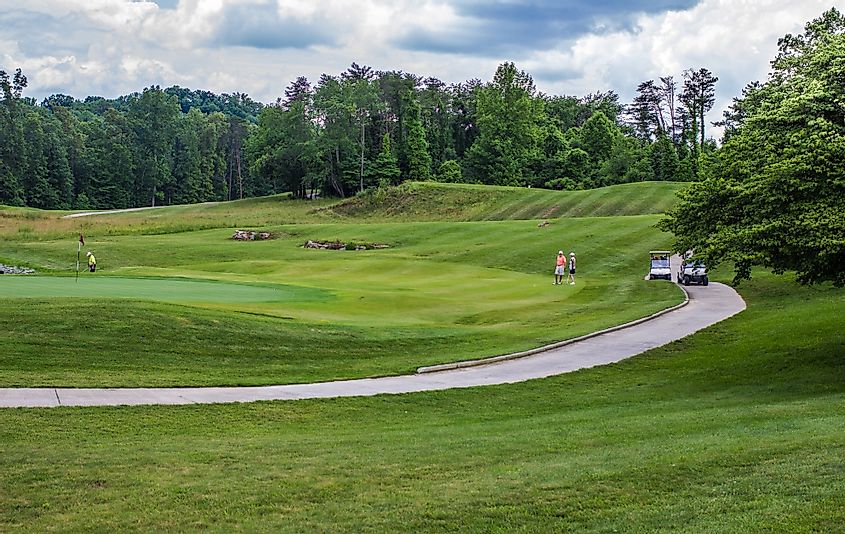 Поле для гольфа в государственном парке Генерала Бернсайда эрлиф / Shutterstock.com