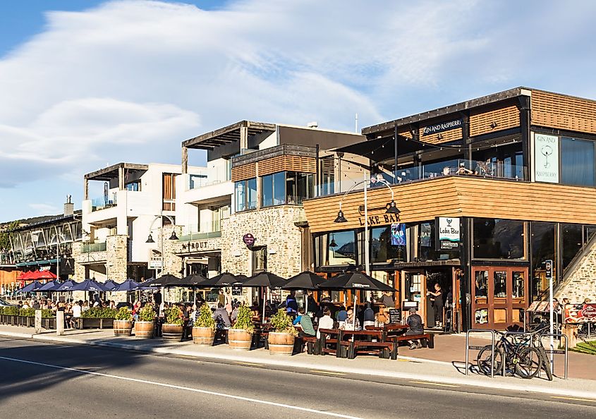 Bar and restaurants in Wanaka lakefront. 