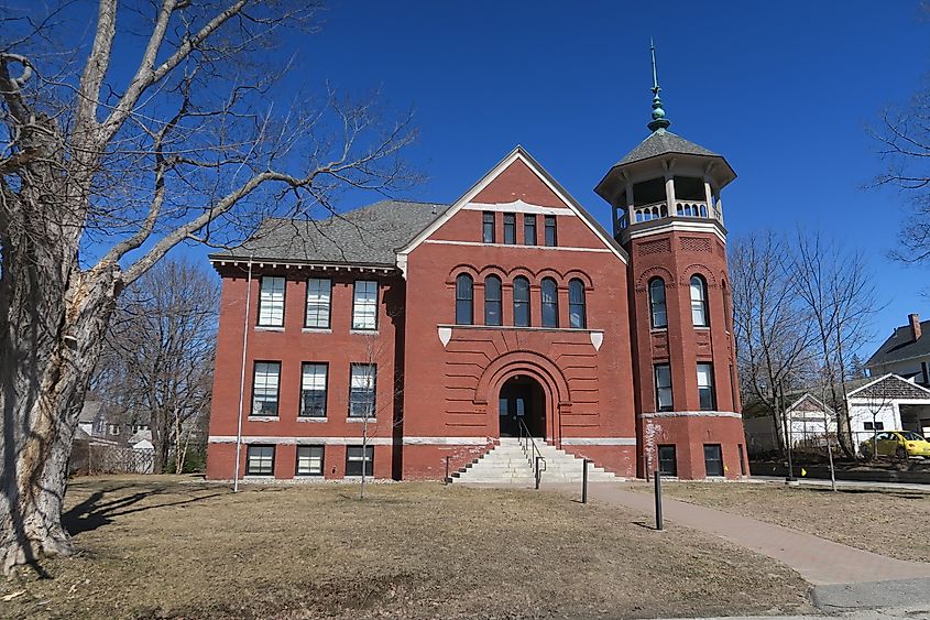 Lisbon Falls High School, Lisbon Falls, ME (John Phelan, CC BY-SA 4.0 <https://creativecommons.org/licenses/by-sa/4.0>, via Wikimedia Commons)