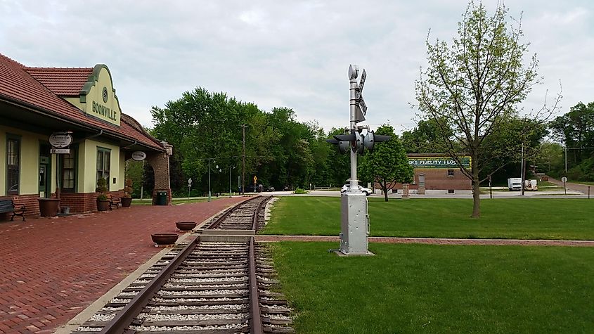 Boonville, Missouri: Train track near the visitors center.
