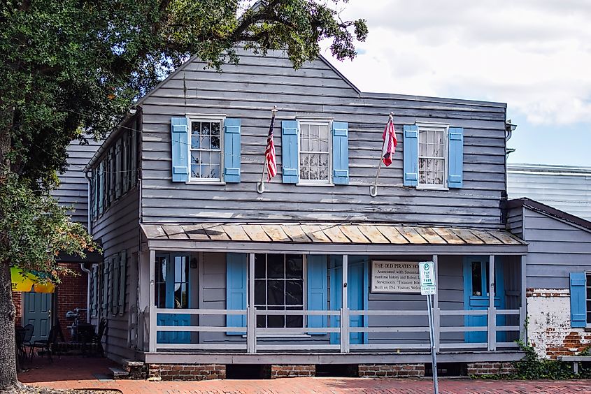 The Pirates' House is a restaurant that dates back to 1753 and once served seafarers and pirates.