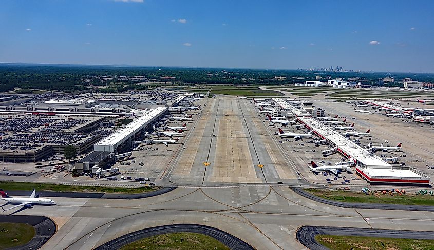Вид с воздуха на международный аэропорт Хартсфилд Джексон в Атланте i