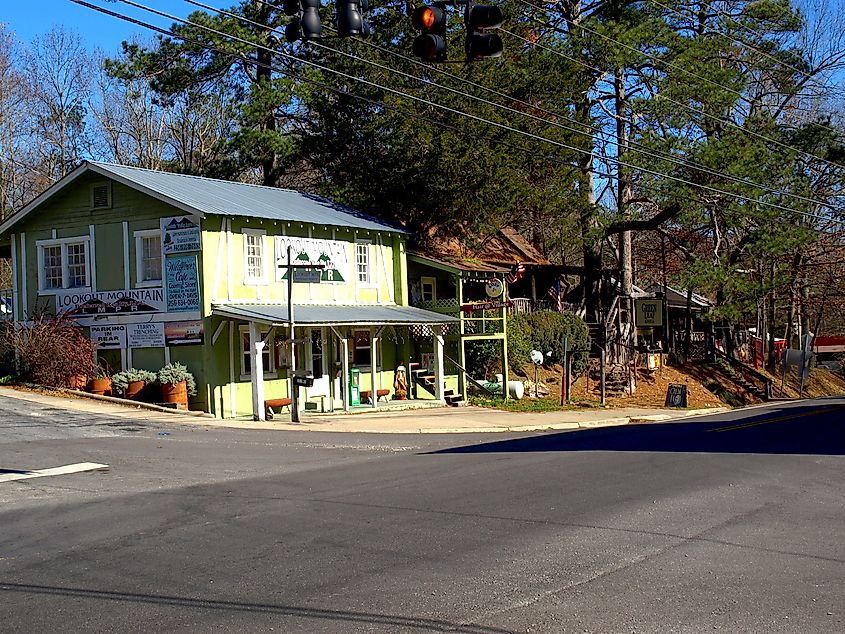 VIew of buildings in Mentone, Alabama.