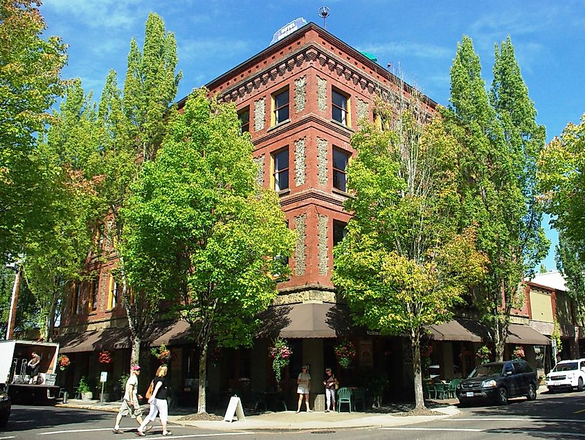 Hotel Oregon in McMinnville and people walking