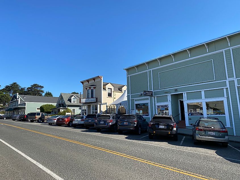 The pastel-panelled storefronts and cafes of Lansing Street in Mendocino, CA.