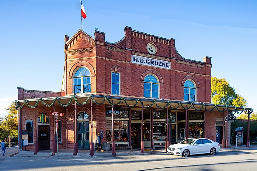 Gruene, Texas: Old brick building housing an antique store
