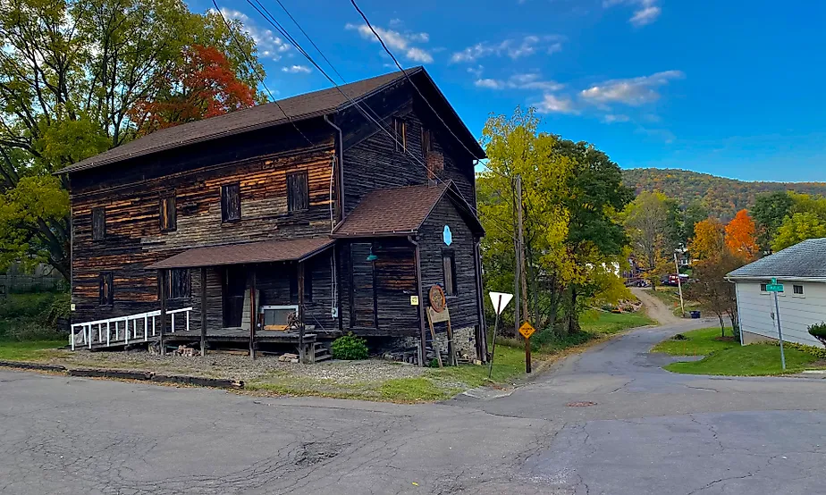 Naples Mill in Naples, New York. Image by Andre Carrotflower, CC BY-SA 4.0, via Wikimedia Commons.