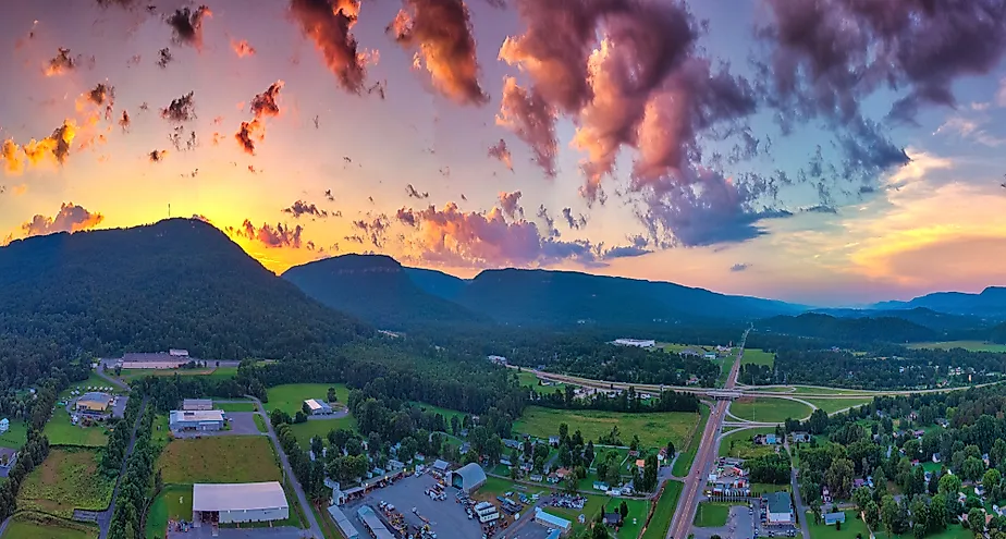 A view of Dayton, Tennessee, at sunset with the mountains in the background. 