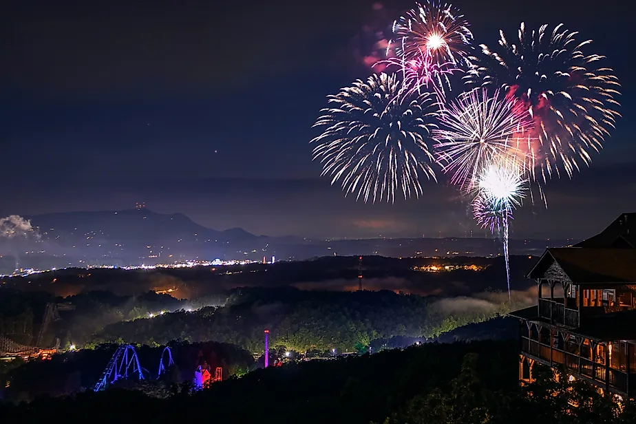 Fireworks over Dollywood in Pigeon Forge Tennessee. Via Shutterstock / Bethany Lynn Photography.