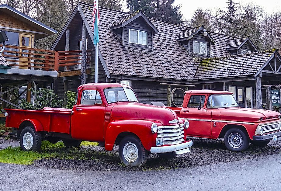 Forks Visitor Information Center with Bella's car from the famous Twilight films. Image credit 4kclips via Shutterstock.