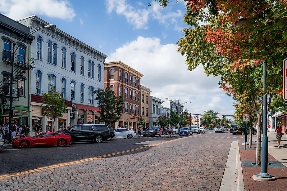 Uptown High Street, the heart of the Oxford community with locally owned restaurants, bars, and shops. By Tmariemdith - Own work, CC BY-SA 4.0, https://commons.wikimedia.org/w/index.php?curid=65834505