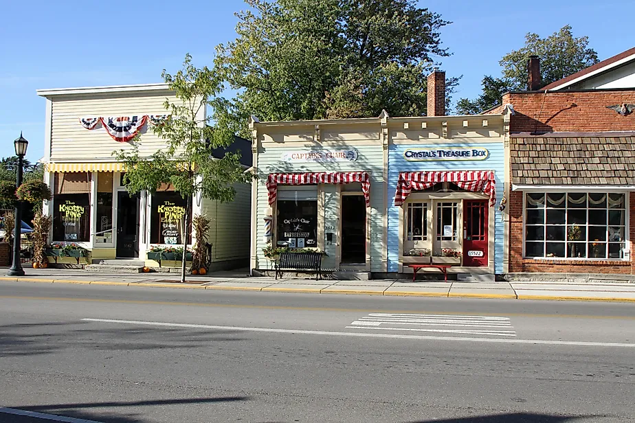 Shops in Vermilion, Ohio. By LeeG7144 - Own work, CC BY-SA 3.0, Wikimedia Commons.