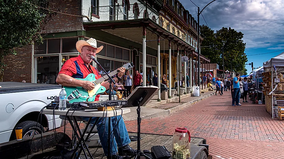 Country folk singer in Lebanon, Illinois. Image credit: RozenskiP / Shutterstock.com.