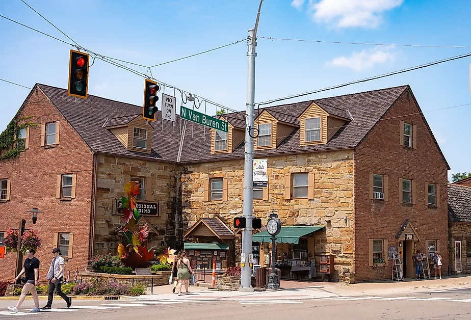 Downtown Nashville, Indiana. Image credit Little Vignettes Photo via Shutterstock