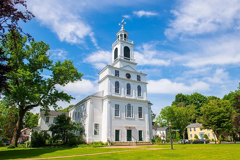 First Parish Church at 75 Great Road in historic town center of Bedford, Massachusetts MA