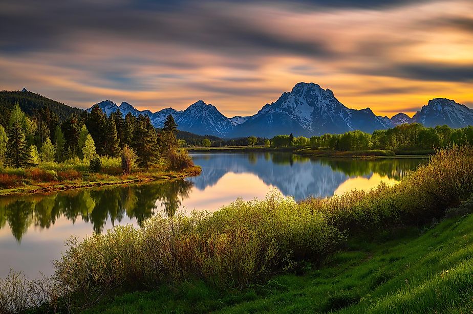 Colorful sunset over Oxbow Bend of the Snake River and Mount Moran in Grand Teton National Park, Wyoming.