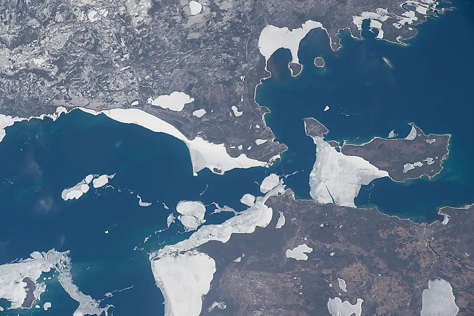 Straits of Mackinac (center) with Lake Michigan (left) and Lake Huron (right) — actually one body of water. Image credit: International Space Station
