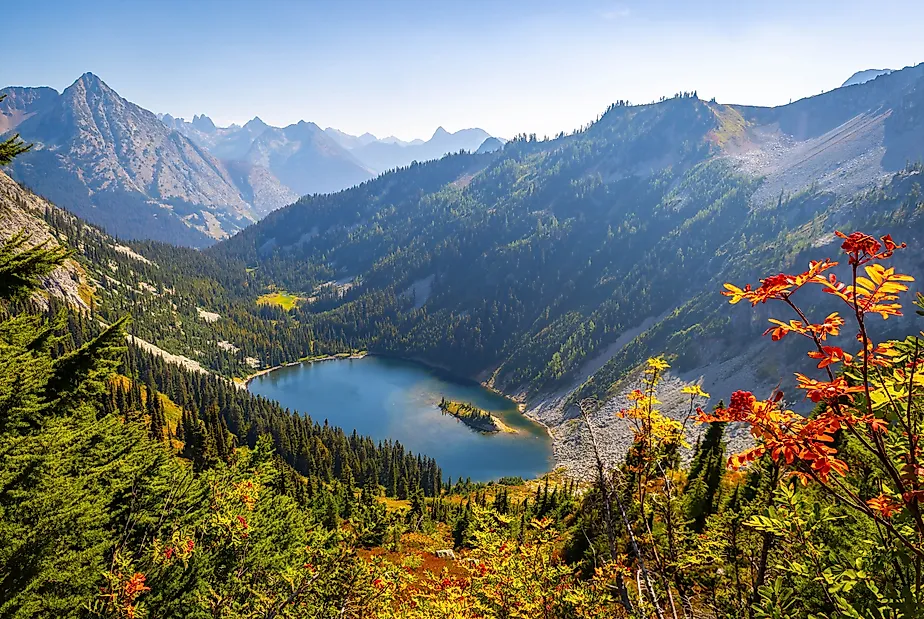 The breathtaking landscape of the North Cascades National Park, Washington.