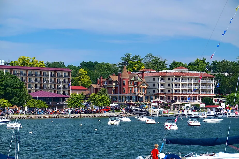 Waterfront hotels in Lake Geneva, Wisconsin. Image credit: lito_lakwatsero / Shutterstock.com.