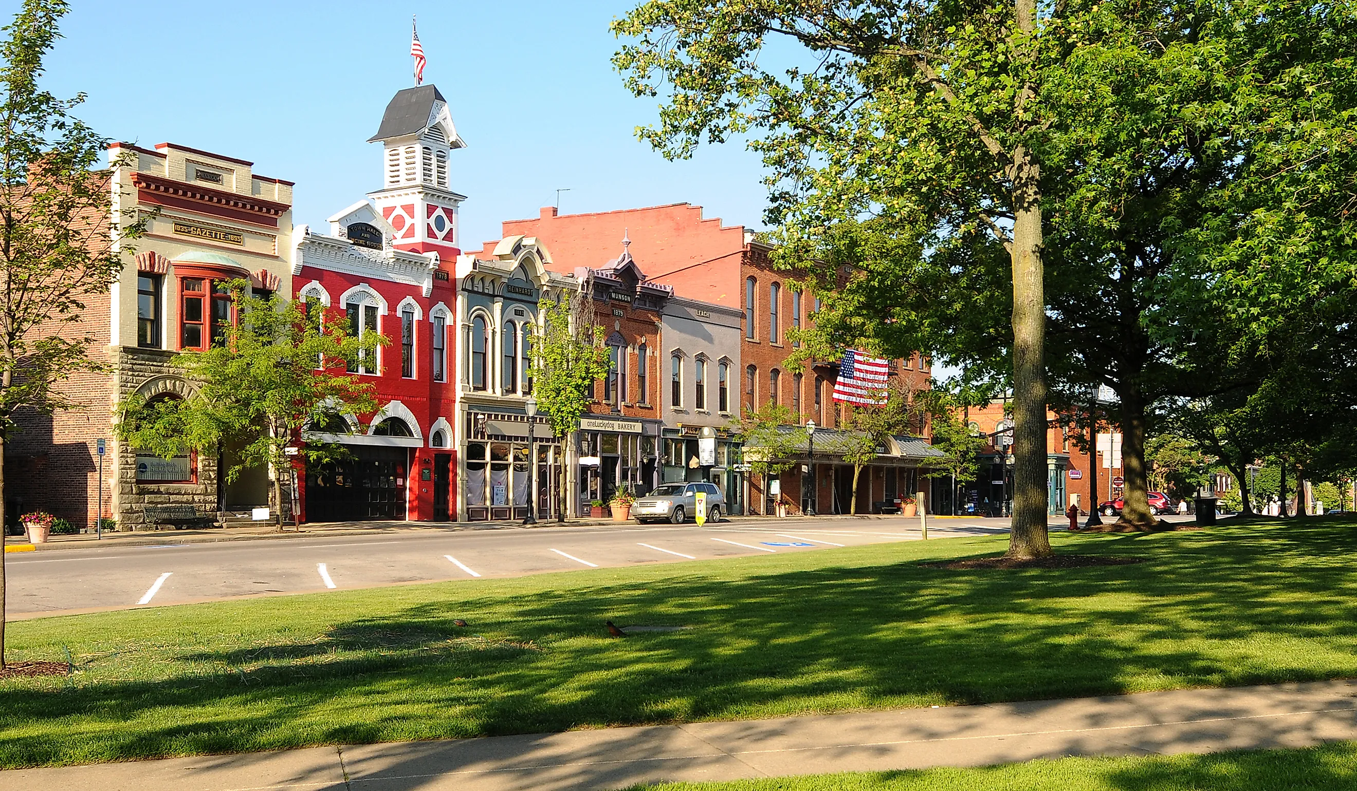 Downtown street in Medina, Ohio. Image credit Kenneth Sponsler via Shutterstock 