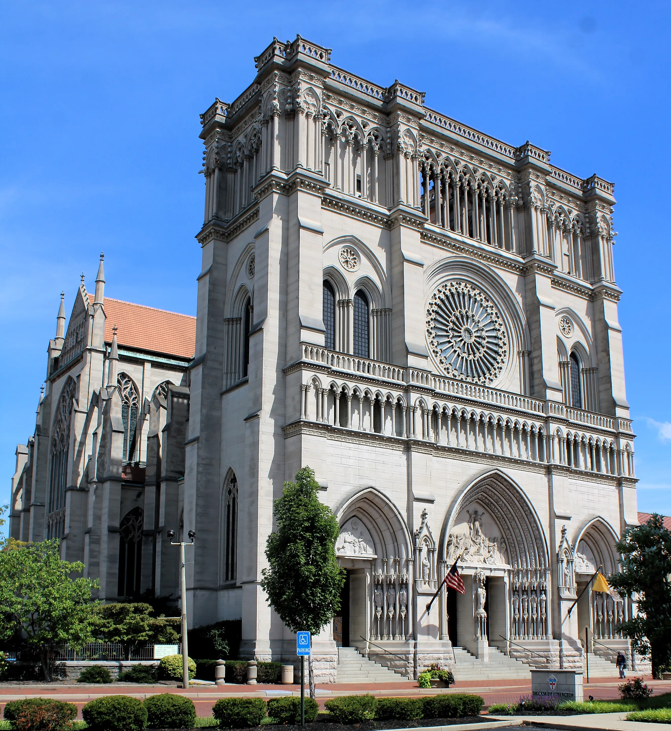St. Mary's Cathedral Basilica of the Assumption in Covington, KY (By Farragutful - Own work, CC BY-SA 4.0, via Wikimedia)