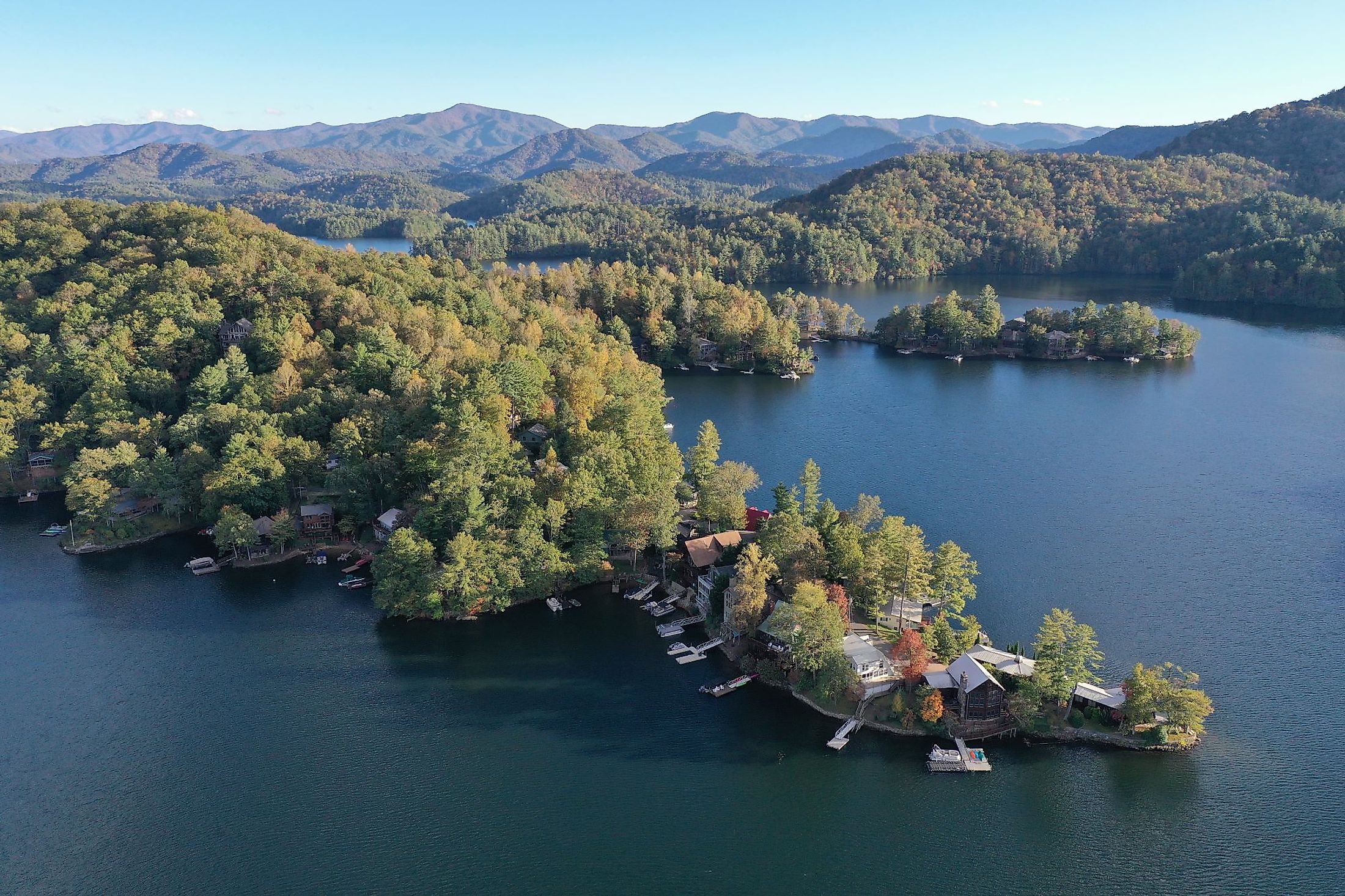 Aerial view of lake homes on the lakeshore on an autumn afternoon in Lake Santeetlah, North Carolina. Editorial credit: Francisco Blanco / Shutterstock.com