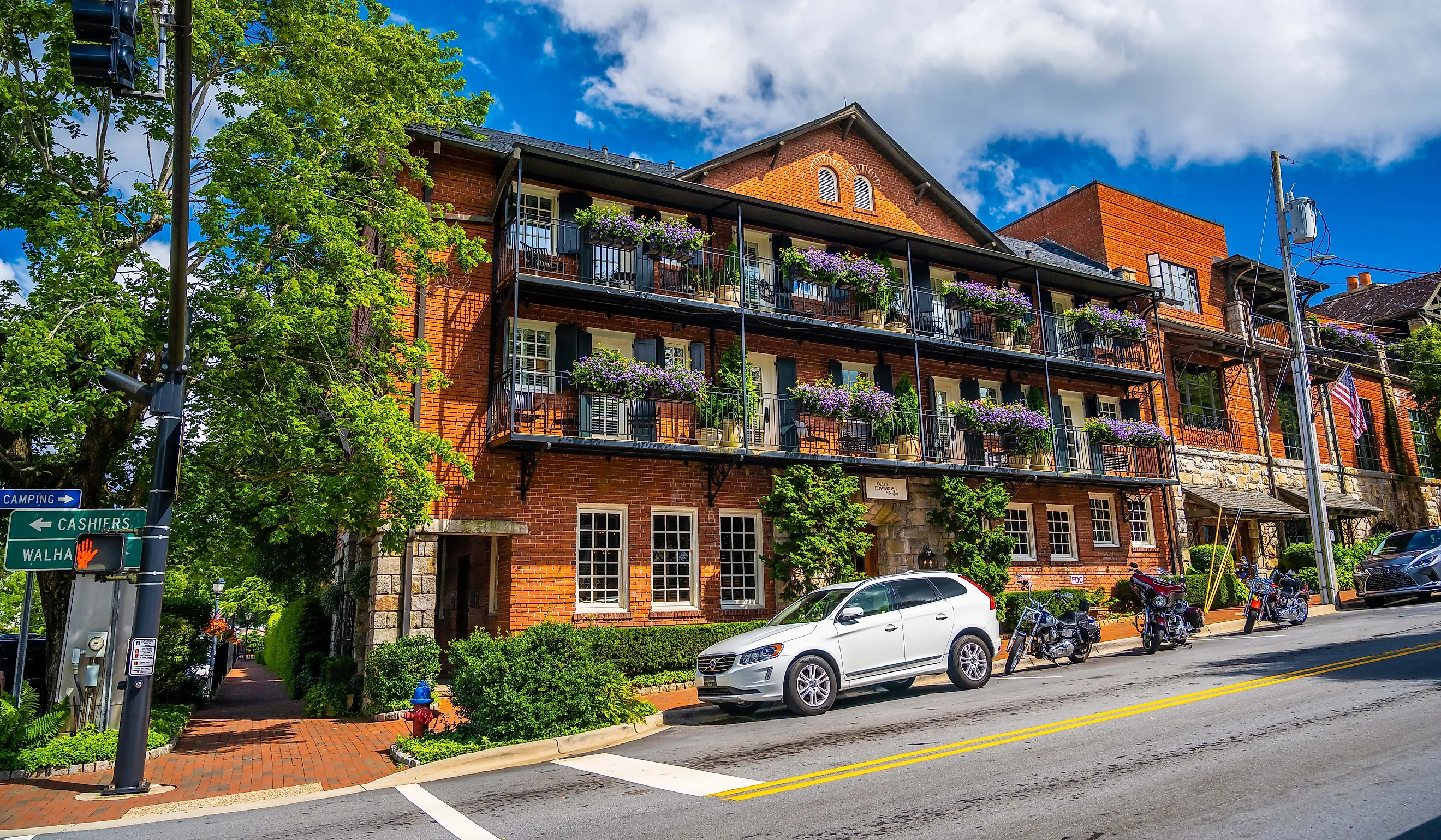 A luxury hotel in Highlands, North Carolina. Image credit: Cavan-Images / Shutterstock.com. 
