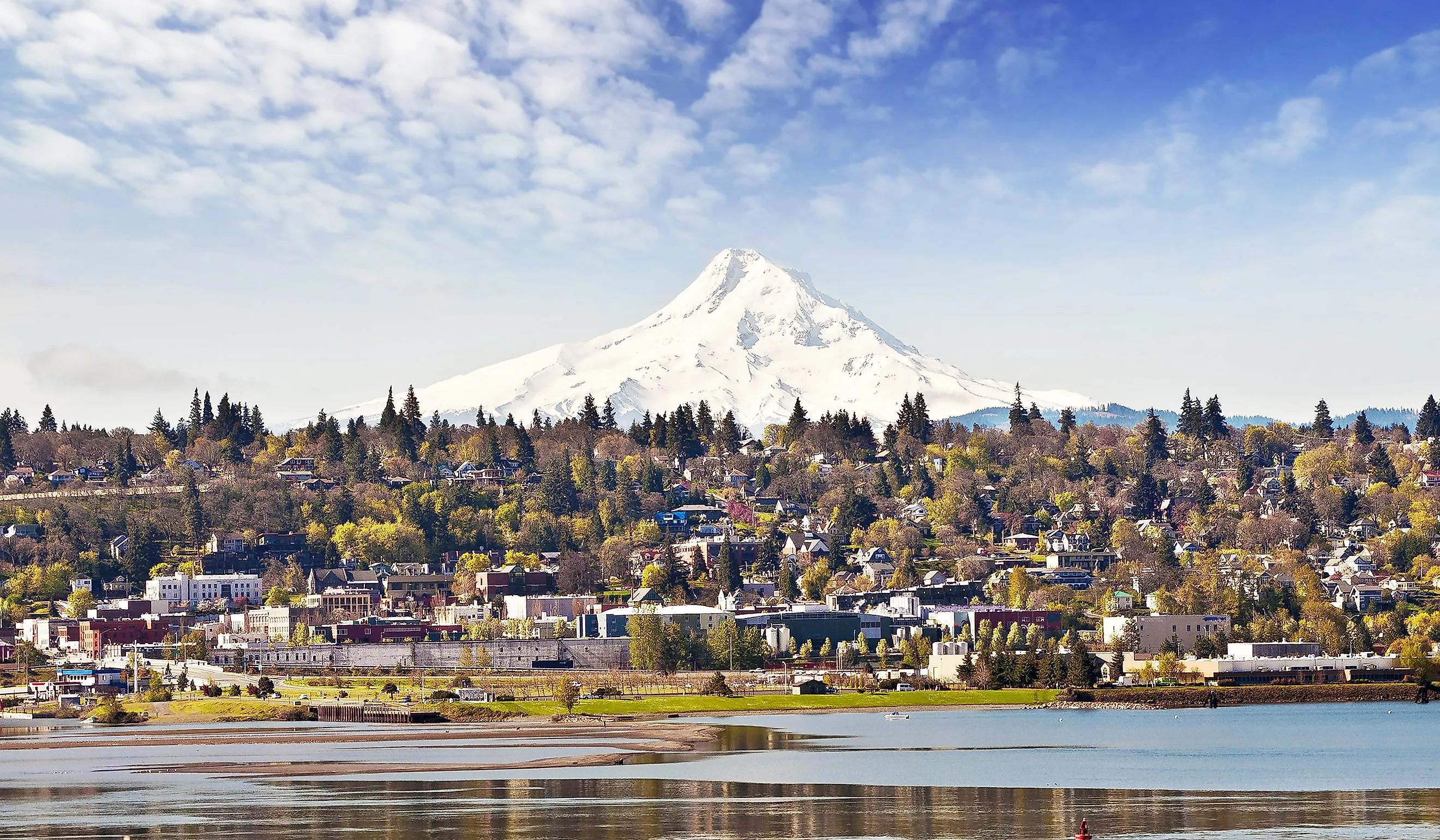 Hood River in Oregon, with Mount Hood forming the backdrop.
