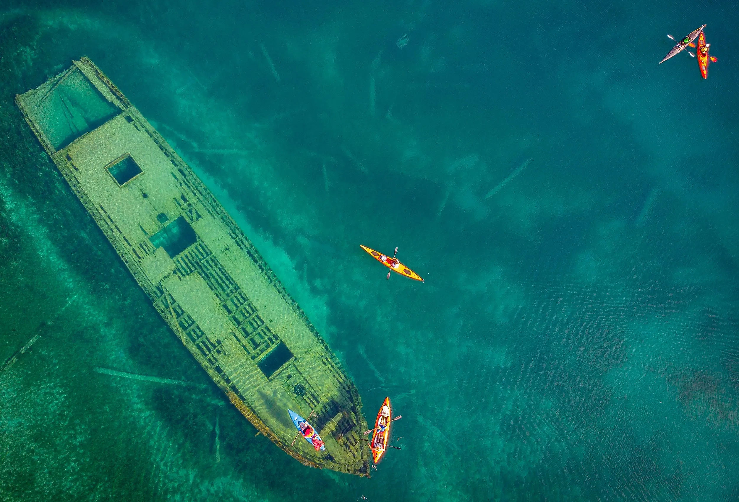 The shipwreck of the Schooner Sweepstakes with kayakers, Tobermory, Ontario, Canada.