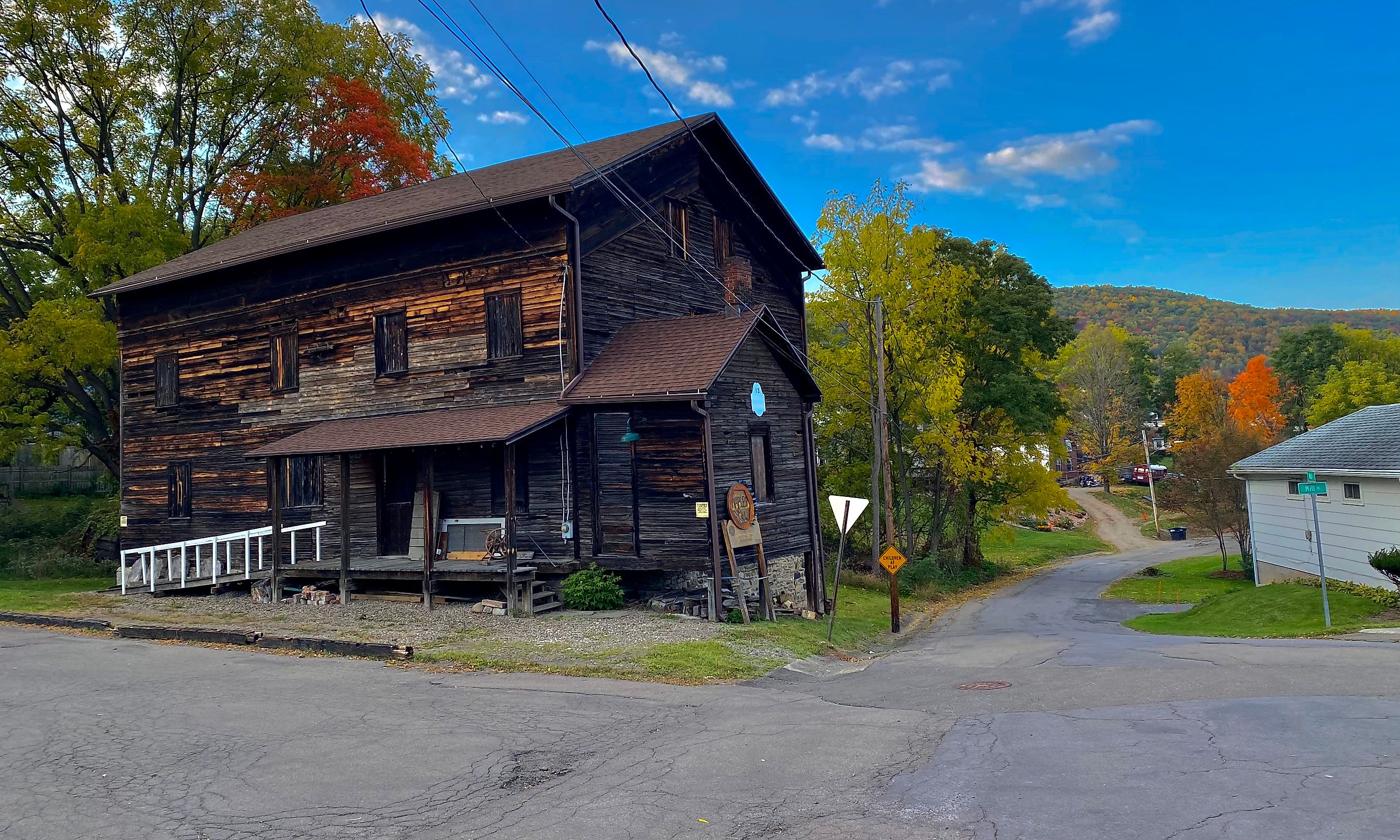 Naples Mill in Naples, New York. Image by Andre Carrotflower, CC BY-SA 4.0, via Wikimedia Commons.