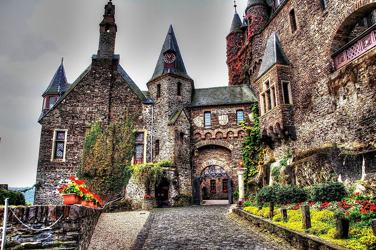 Reichsburg Cochem, Germany. Image credit: Heribert Pohl/Wikimedia.org