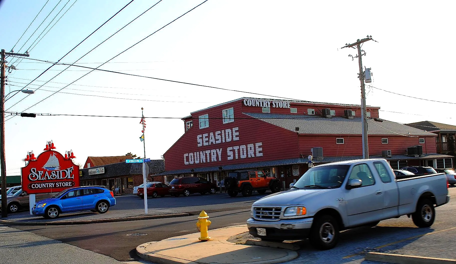 Seaside Country Store’s big red barn-style storefront stands out along Fenwick Island’s Coastal Highway. Editorial Credit: Lee Cannon / Flickr