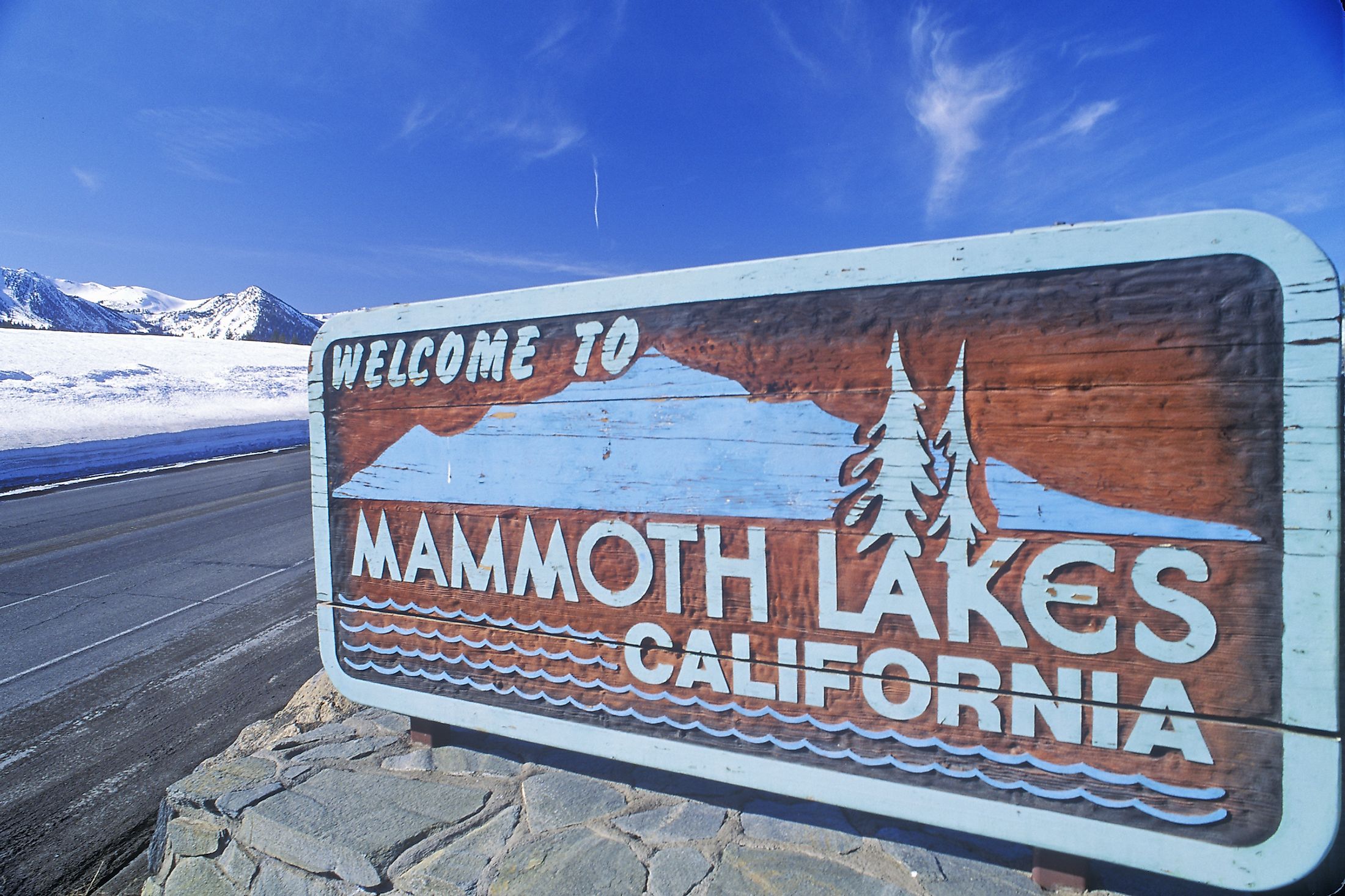 Welcome to Mammoth Lakes California sign. Editorial credit: Joseph Sohm / Shutterstock.com