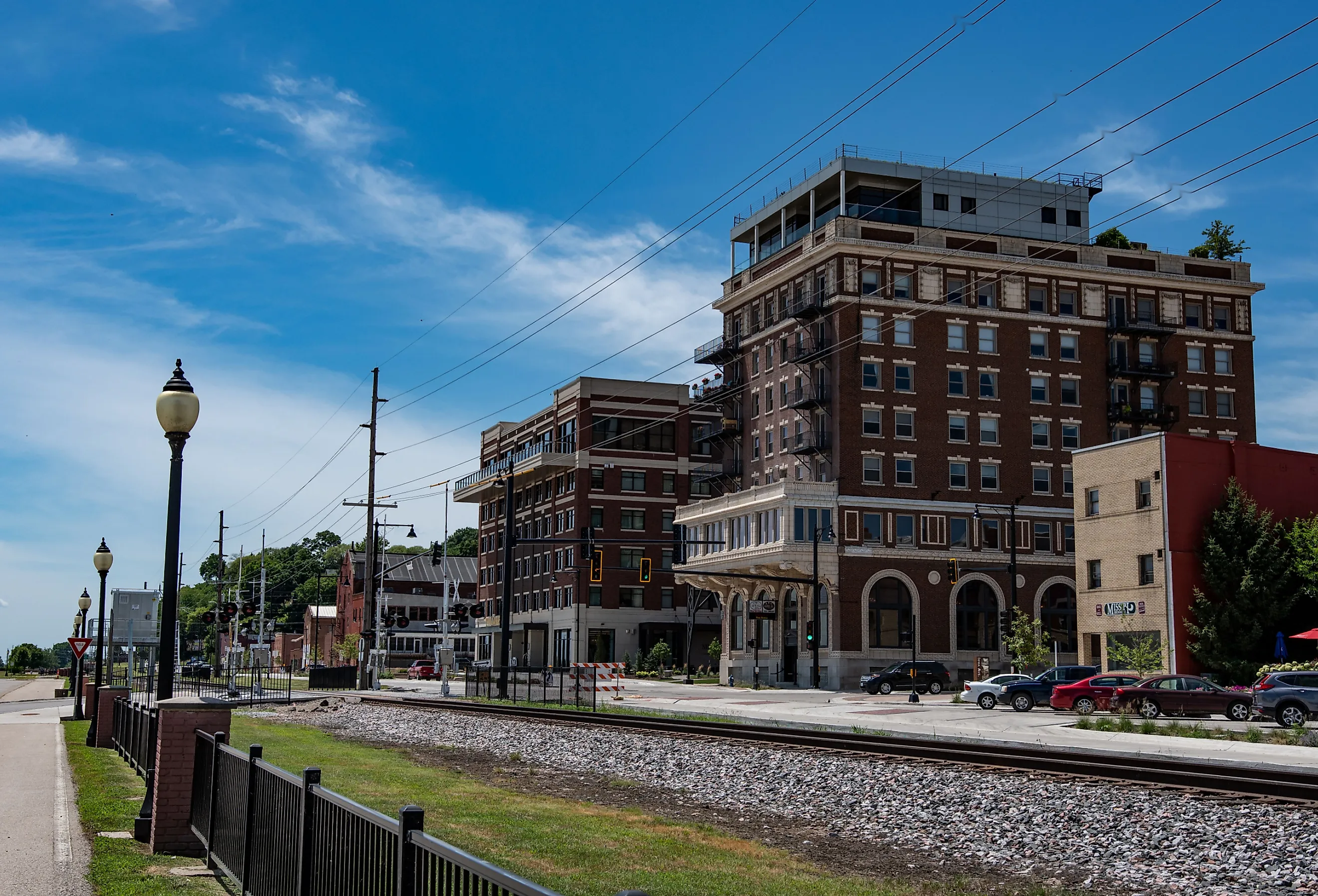 Hotel Muscatine along Harbor Drive in Riverside Park, Muscatine, Iowa. Image credit JNix via Shutterstock