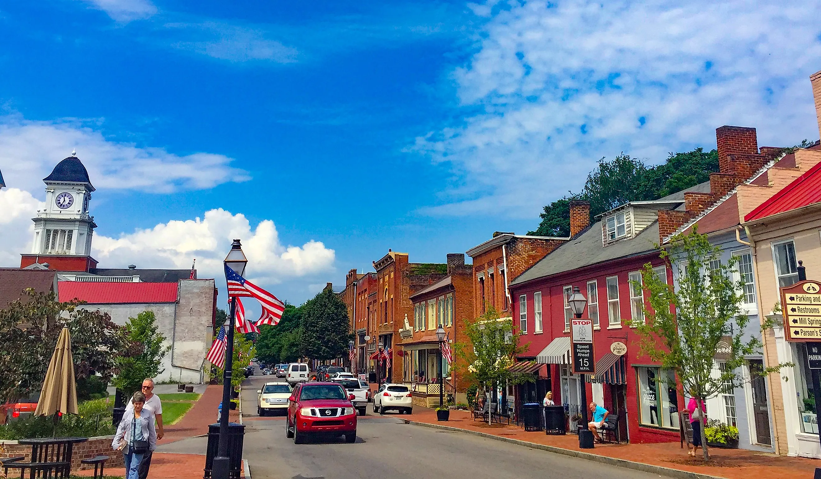  Jonesborough Historic District Main Street. By Sodei8971 - Own work, CC BY-SA 4.0, Wikimedia Commons.