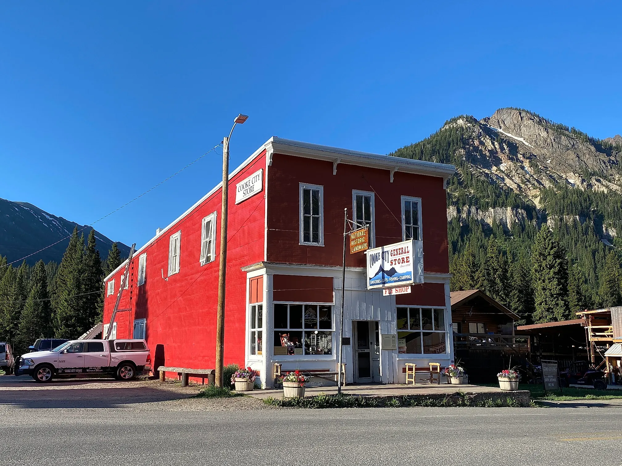 The Cooke City General Store in Cooke City, Montana. By Jon Roanhaus - Own work, CC BY-SA 4.0, Wikimedia Commons.